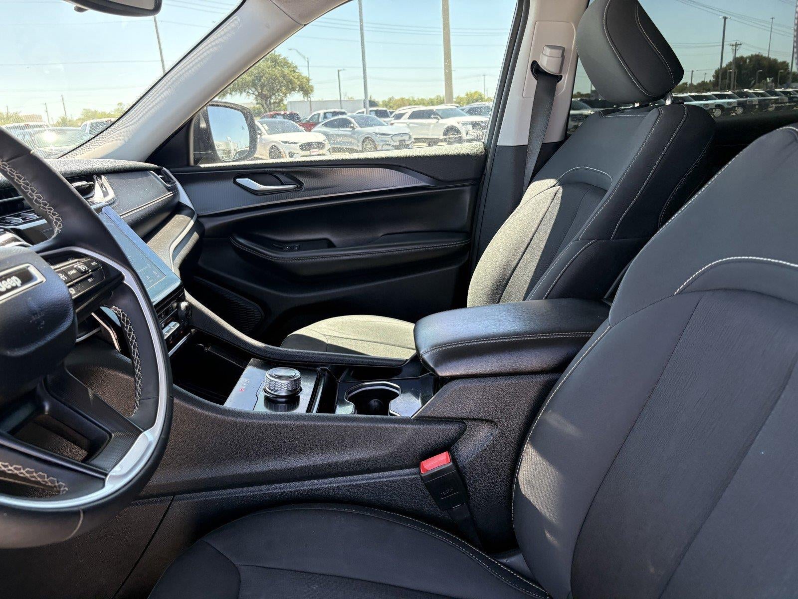 2023 Jeep Grand Cherokee L Laredo