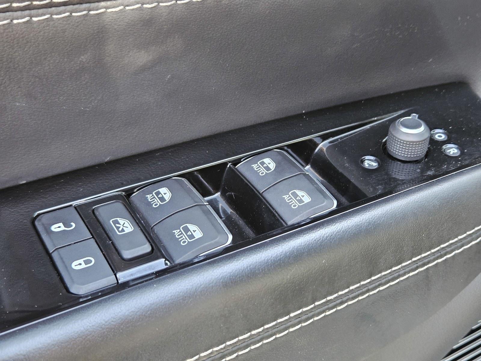 2023 Jeep Grand Wagoneer Series II Obsidian