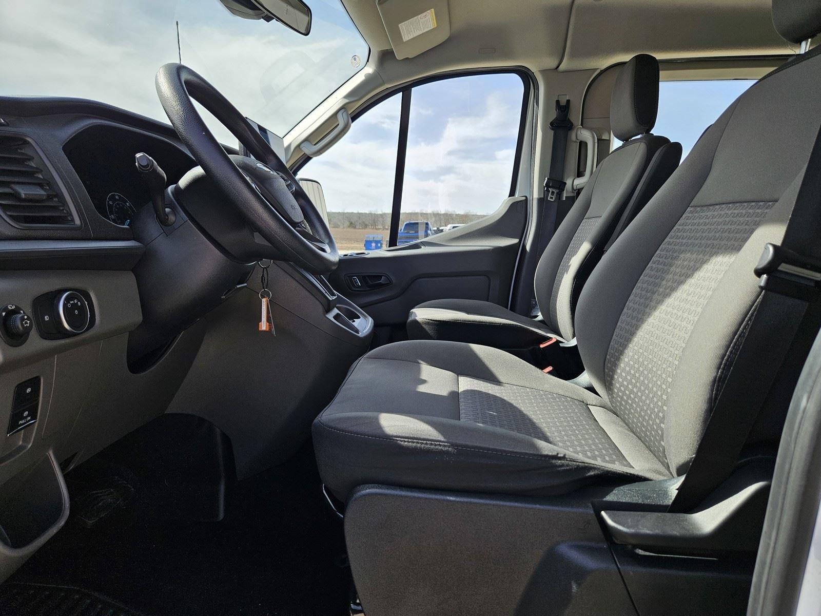 2023 Ford Transit Passenger Wagon XLT
