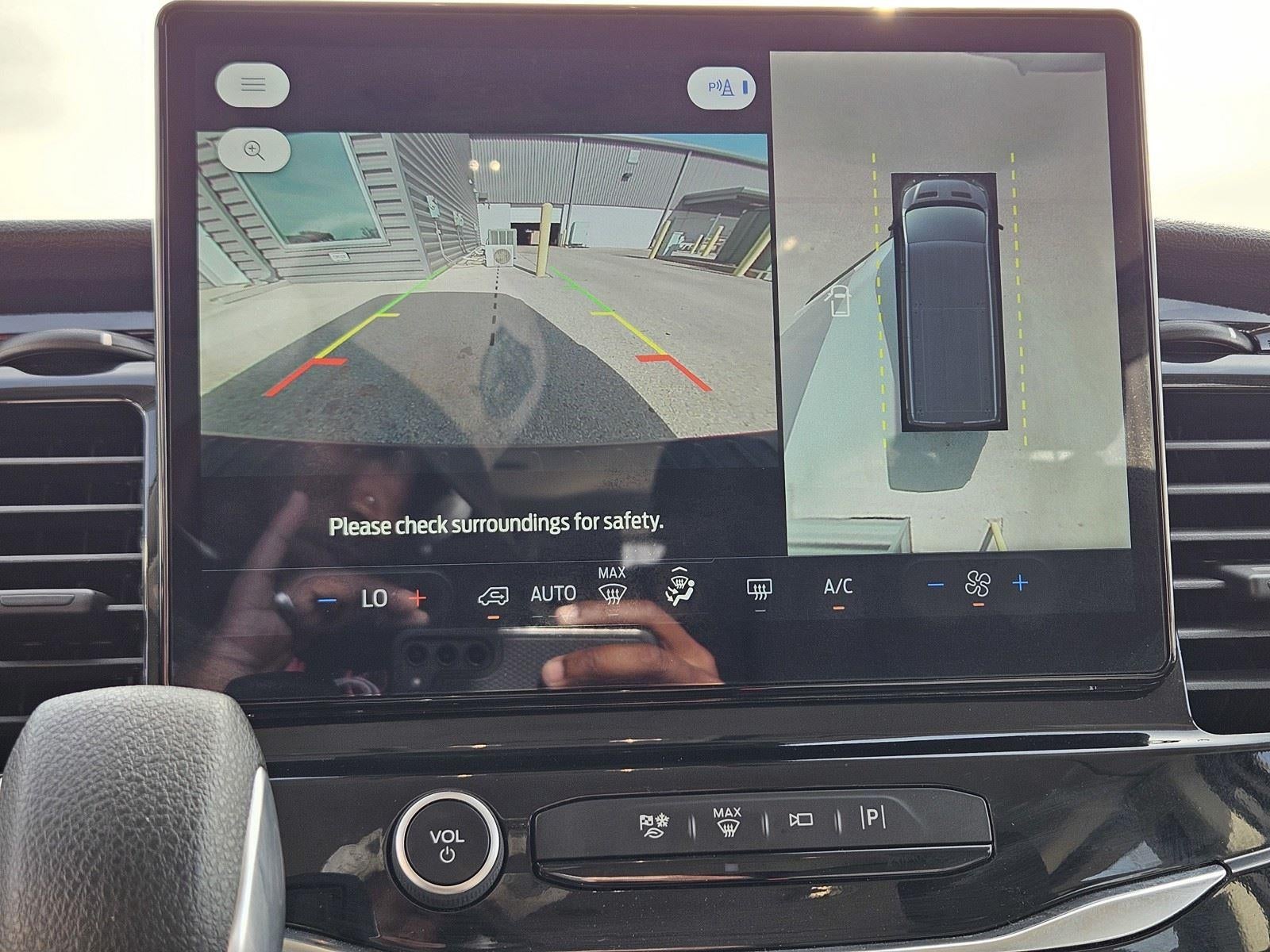 2023 Ford Transit Passenger Wagon XLT