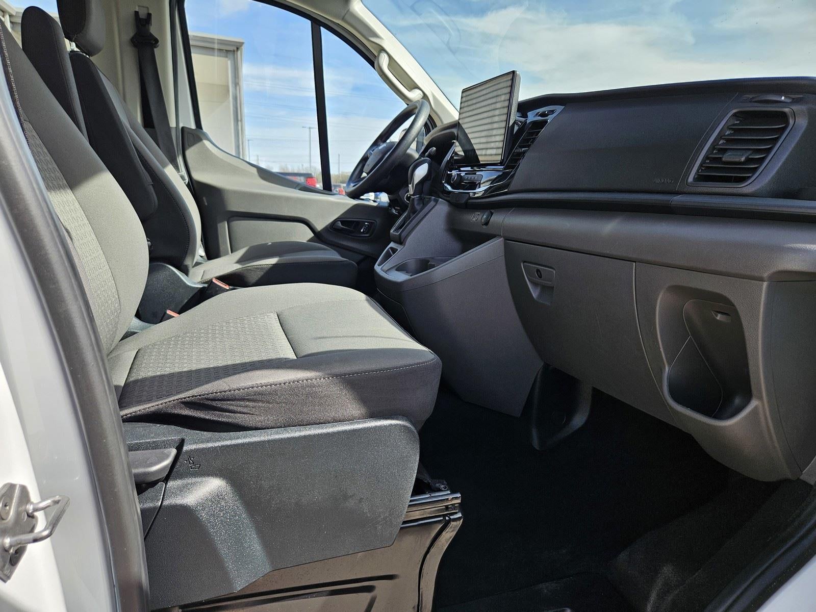 2023 Ford Transit Passenger Wagon XLT