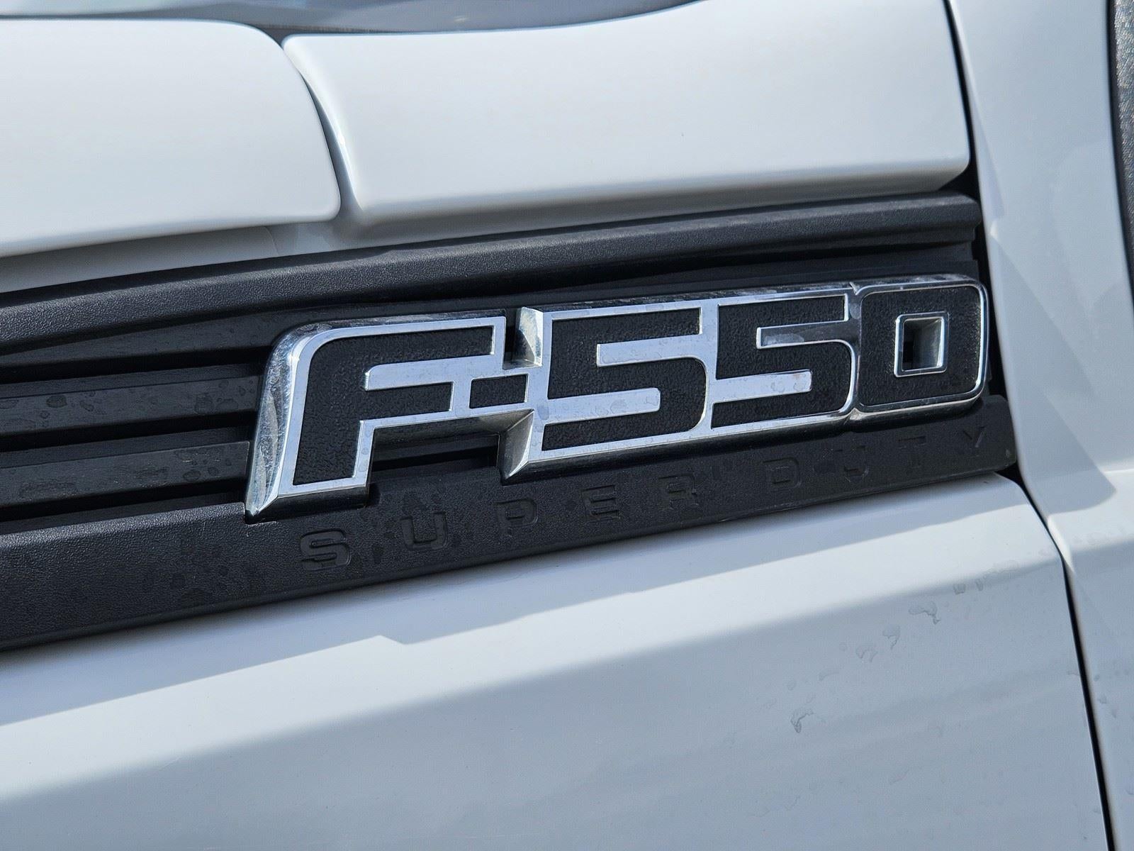 2015 Ford Super Duty F-550 DRW 2WD Crew Cab 176 WB 60 CA XL