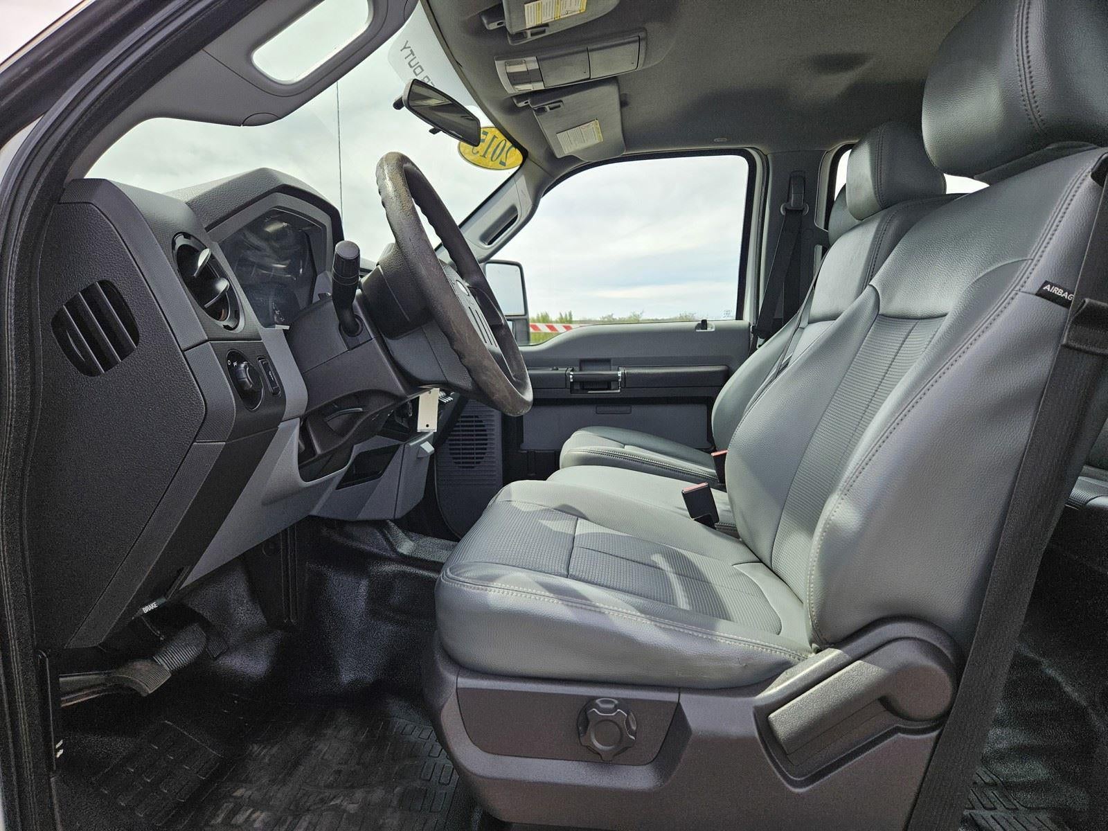 2015 Ford Super Duty F-550 DRW 2WD Crew Cab 176 WB 60 CA XL