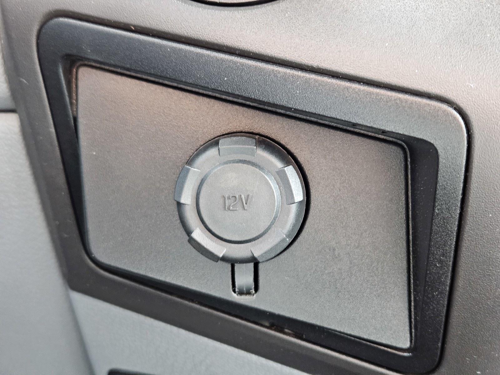 2015 Ford Super Duty F-550 DRW 2WD Crew Cab 176 WB 60 CA XL