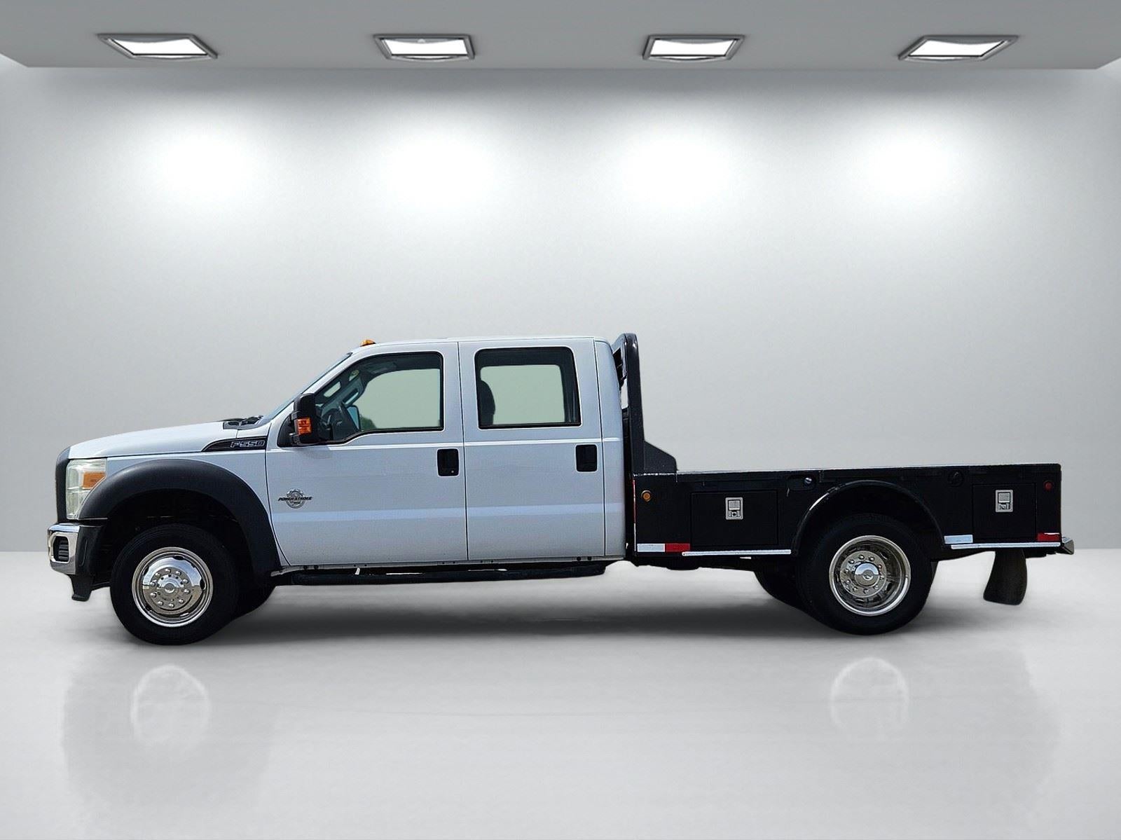 2015 Ford Super Duty F-550 DRW 2WD Crew Cab 176 WB 60 CA XL