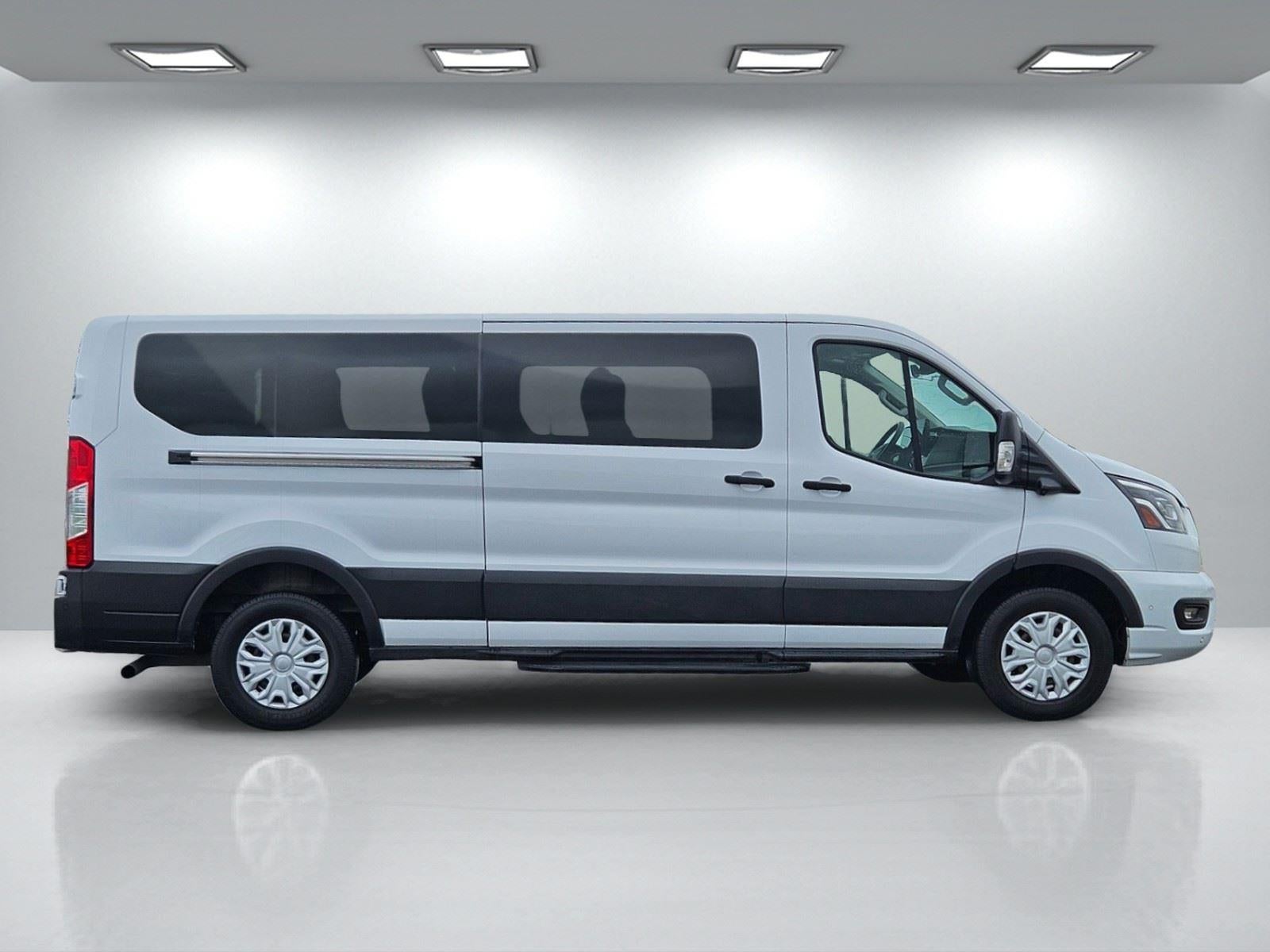 2023 Ford Transit Passenger Wagon XLT