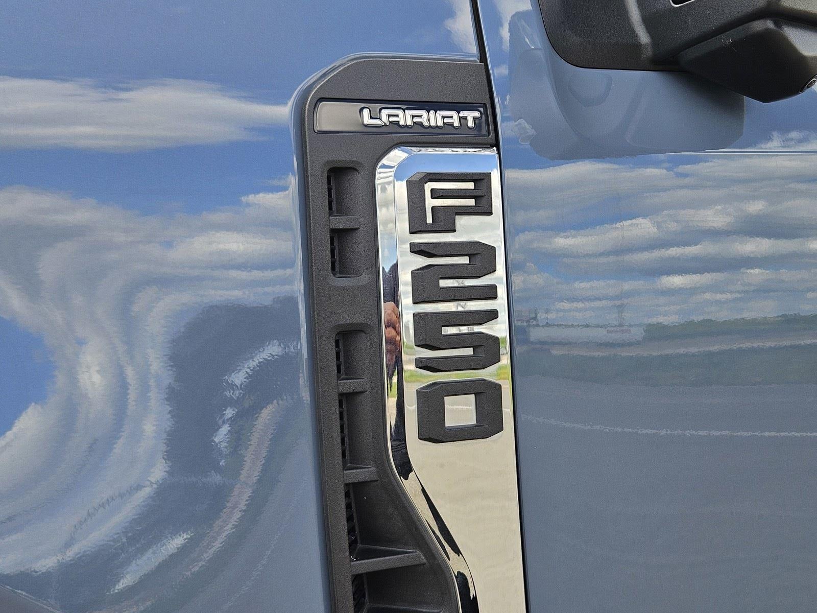 2023 Ford Super Duty F-250 SRW LARIAT