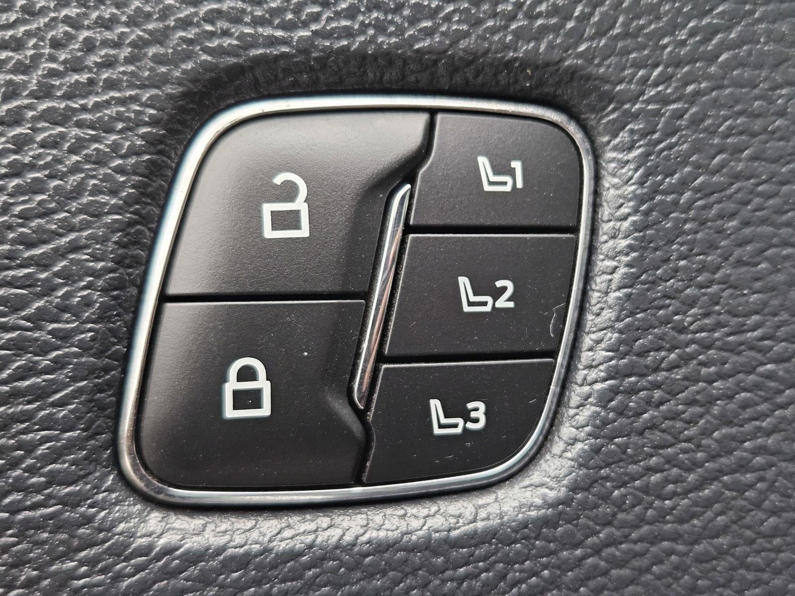 2022 Ford Super Duty F-350 SRW LARIAT