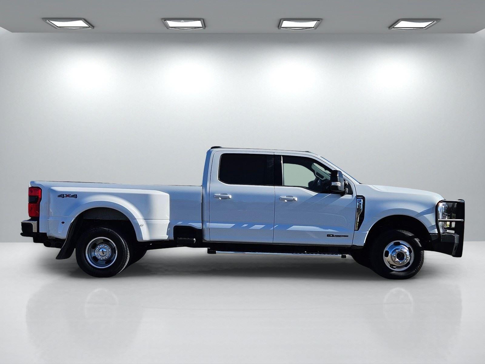 2024 Ford Super Duty F-350 DRW LARIAT