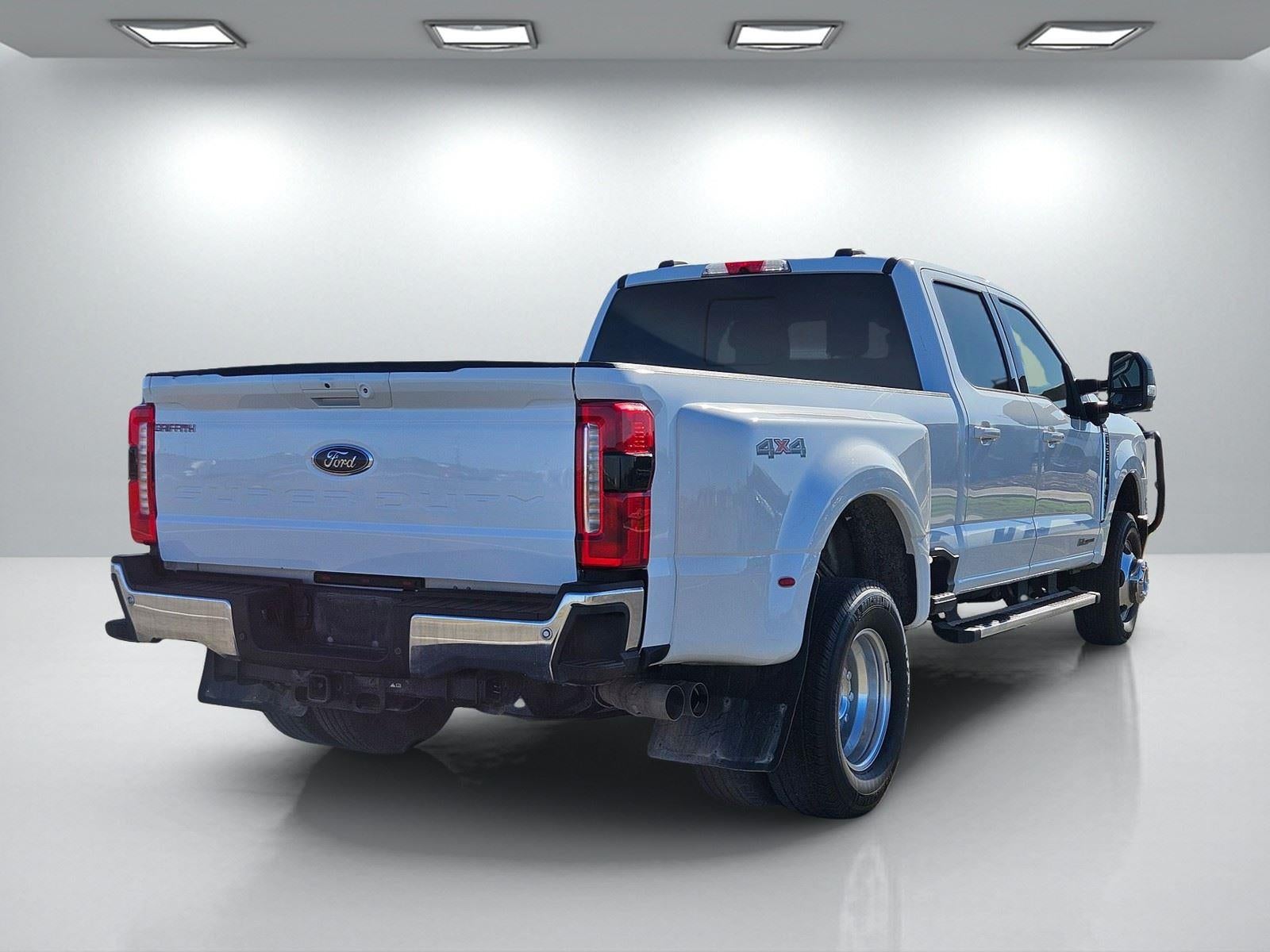 2024 Ford Super Duty F-350 DRW LARIAT