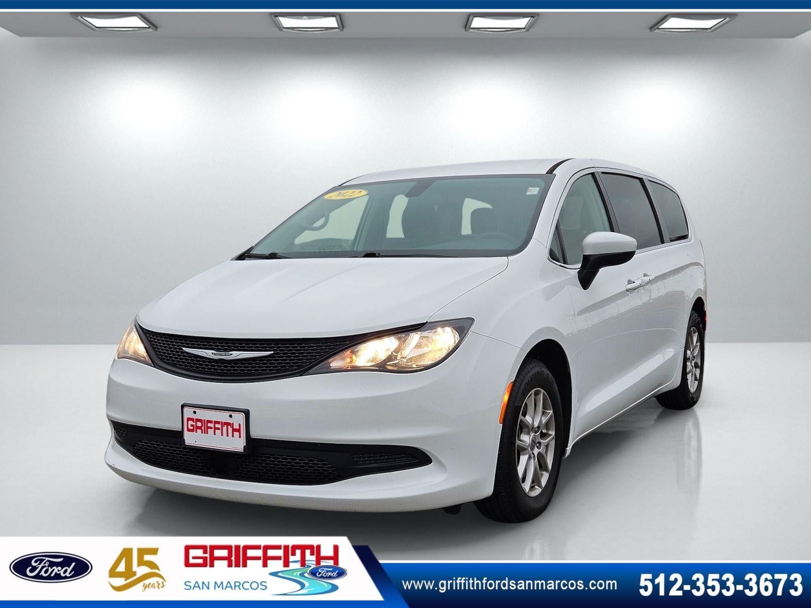 2022 Chrysler Voyager LX