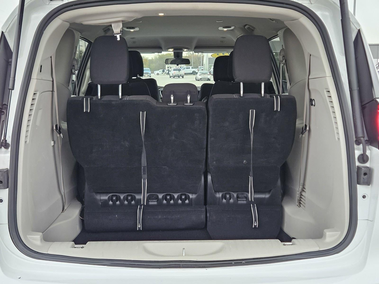 2022 Chrysler Voyager LX