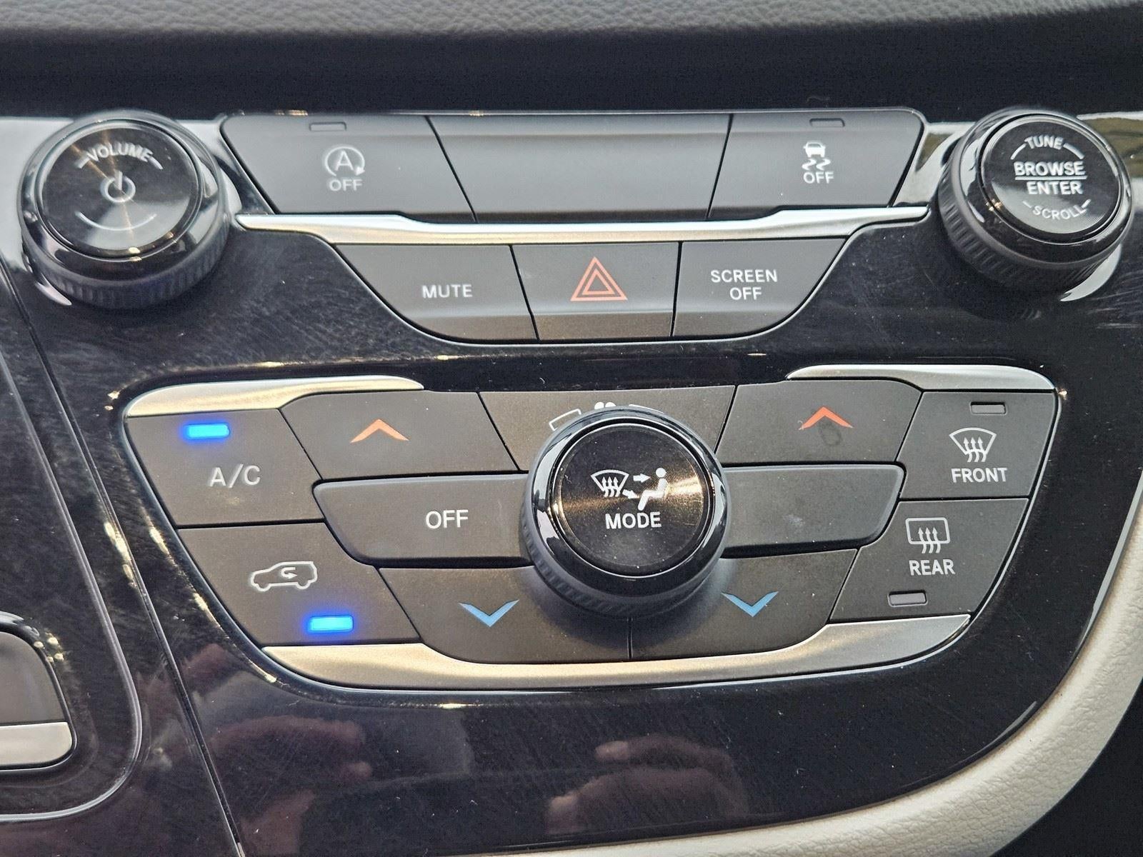 2022 Chrysler Voyager LX