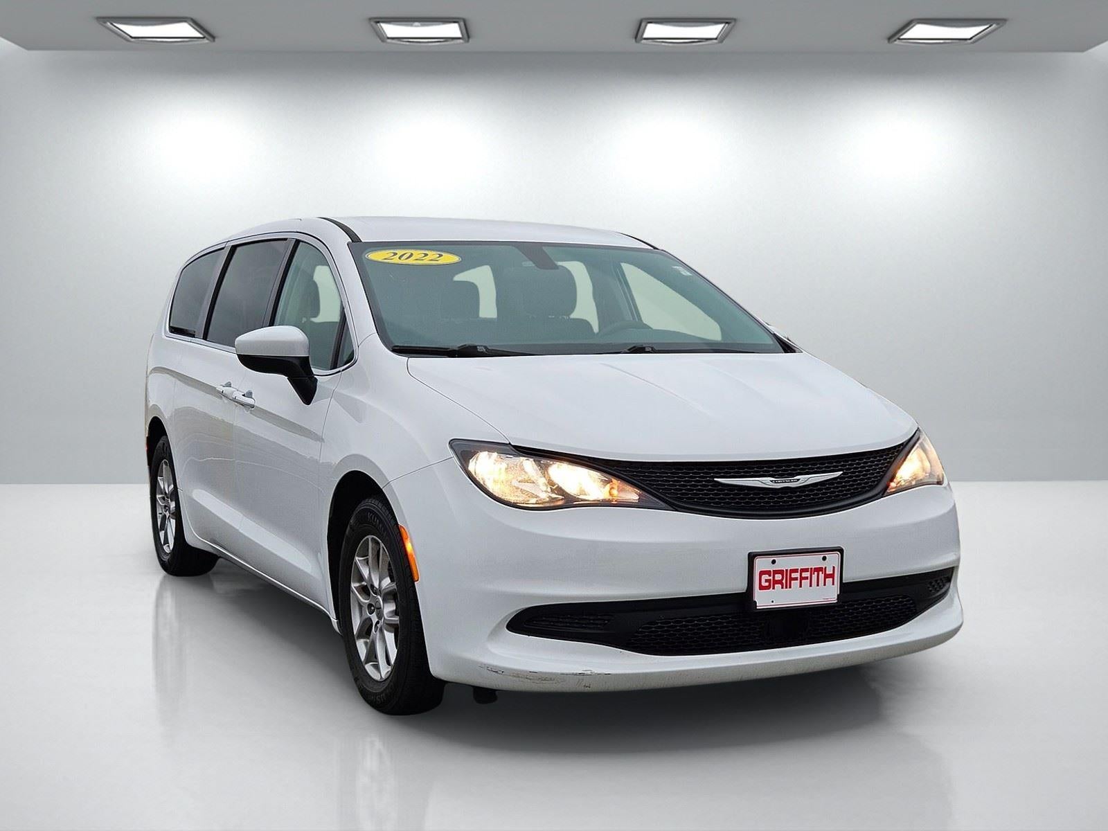 2022 Chrysler Voyager LX