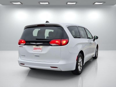 2022 Chrysler Voyager LX