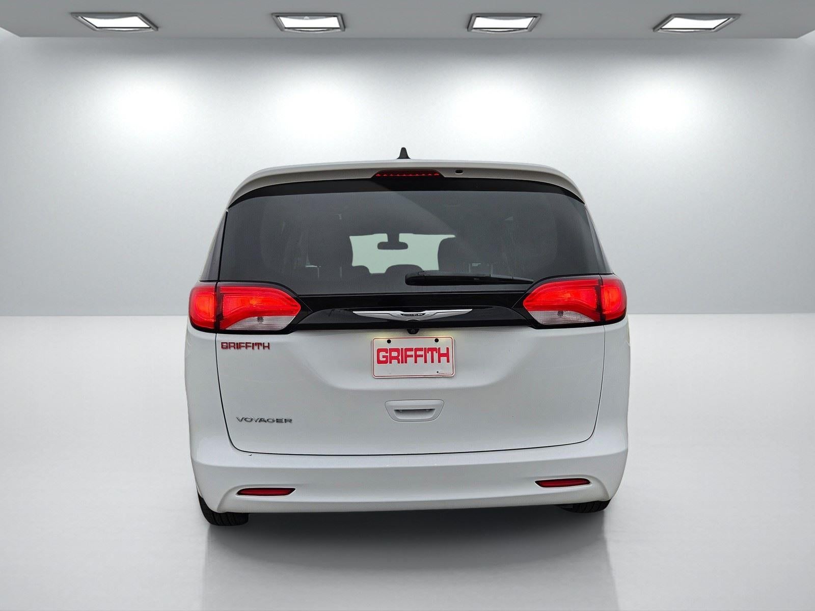 2022 Chrysler Voyager LX