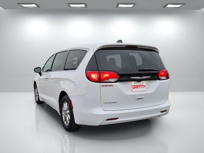 2022 Chrysler Voyager LX
