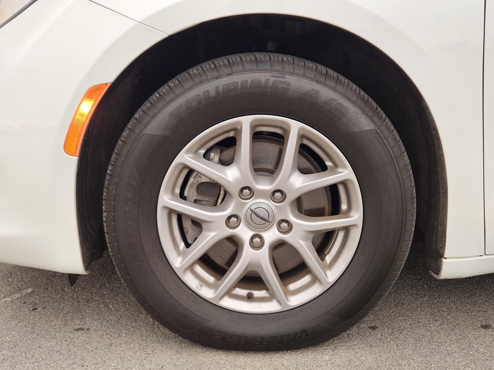 2022 Chrysler Voyager LX