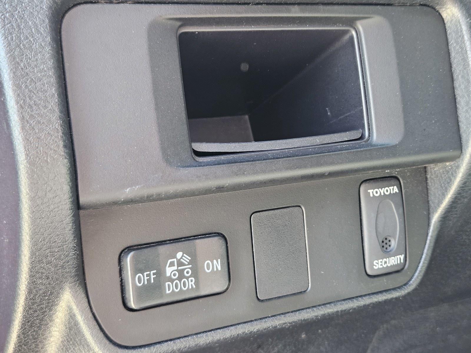 2016 Toyota Tacoma SR