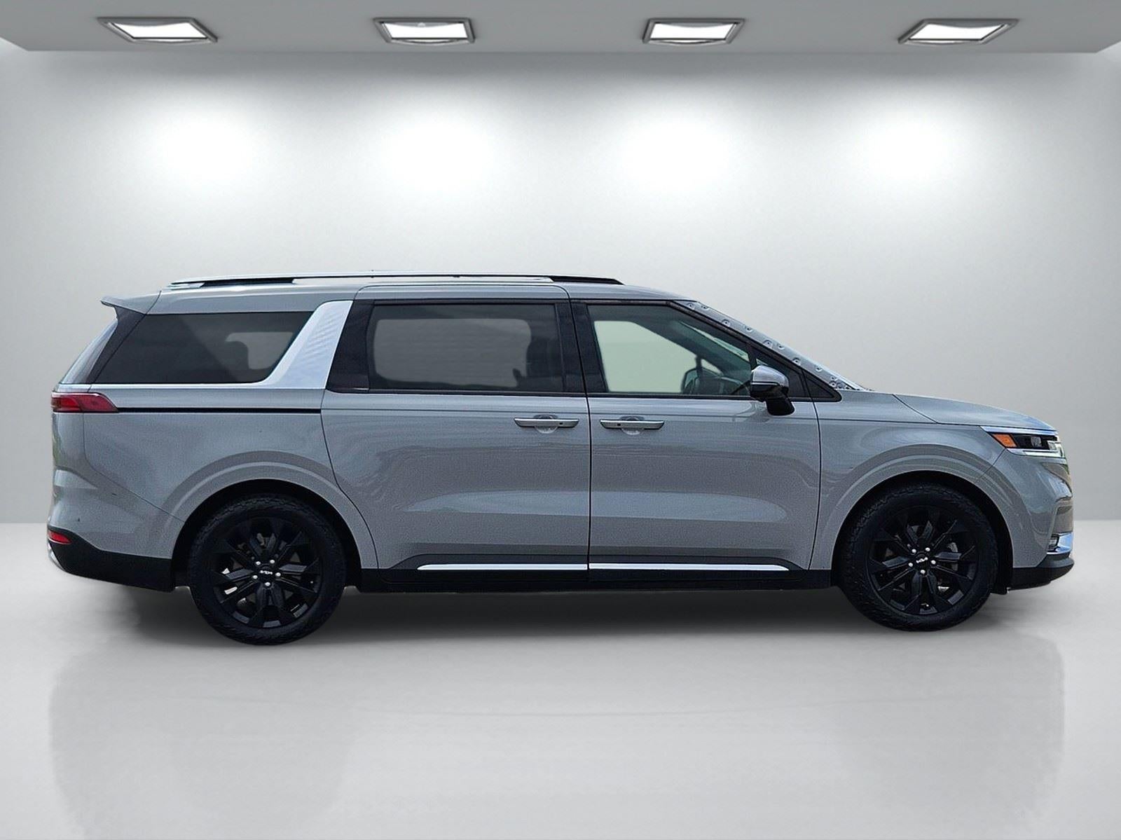 2022 Kia Carnival SX